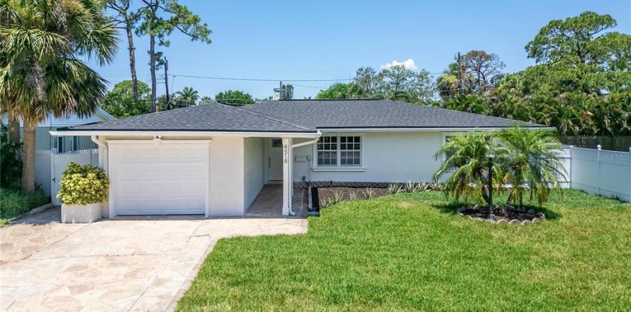Villa ou maison à Saint Petersburg, Floride 3 chambres, 160.91 m2 № 1801869