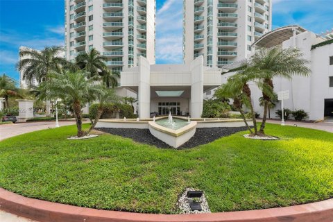 Condominio en venta en Aventura, Florida, 3 dormitorios, 169.55 m2 № 2056894 - foto 4