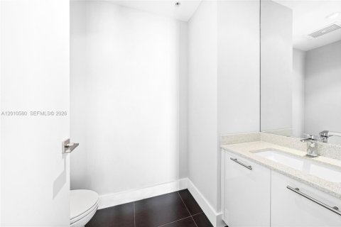 Condo in Miami, Florida, 3 bedrooms № 2076652 - photo 13