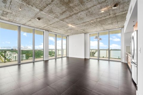 Condo in Miami, Florida, 3 bedrooms  № 2076652
