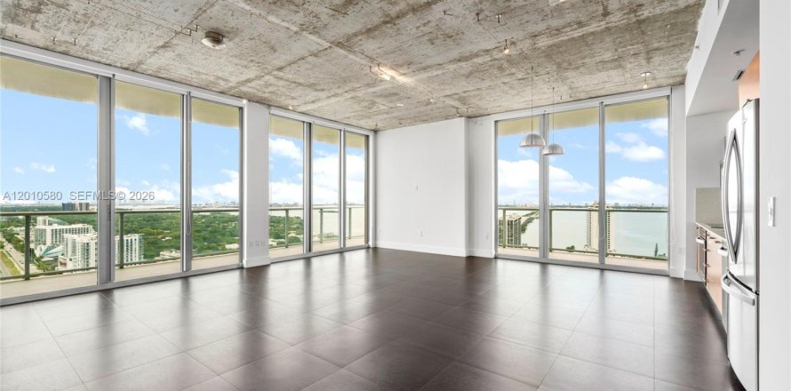 Condo in Miami, Florida, 3 bedrooms № 2076652