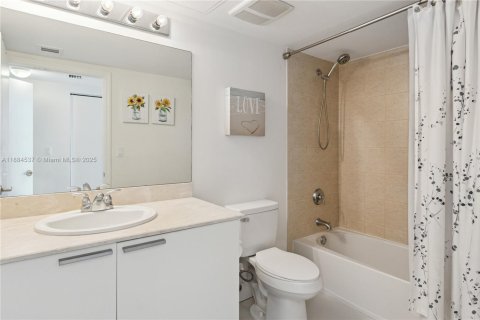 Copropriété à louer à Sunny Isles Beach, Floride: 2 chambres, 132.2 m2 № 2154448 - photo 16