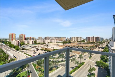 Copropriété à louer à Sunny Isles Beach, Floride: 2 chambres, 132.2 m2 № 2154448 - photo 2