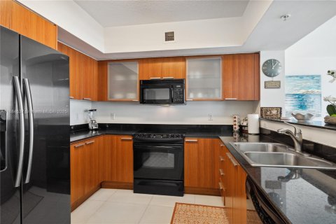 Copropriété à louer à Sunny Isles Beach, Floride: 2 chambres, 132.2 m2 № 2154448 - photo 8