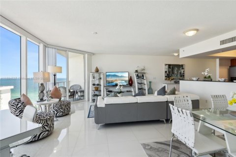 Copropriété à louer à Sunny Isles Beach, Floride: 2 chambres, 132.2 m2 № 2154448 - photo 4