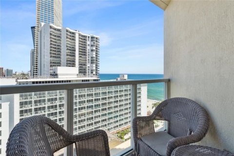 Copropriété à louer à Sunny Isles Beach, Floride: 2 chambres, 132.2 m2 № 2154448 - photo 10
