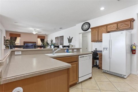 House in Kissimmee, Florida 6 bedrooms, 326.27 sq.m. № 2206590 - photo 6