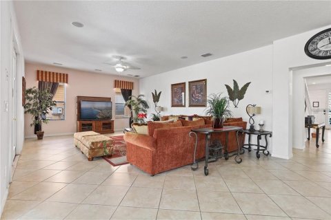 House in Kissimmee, Florida 6 bedrooms, 326.27 sq.m. № 2206590 - photo 9