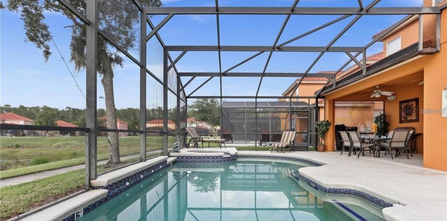 House in Kissimmee, Florida 6 bedrooms, 326.27 sq.m. № 2206590
