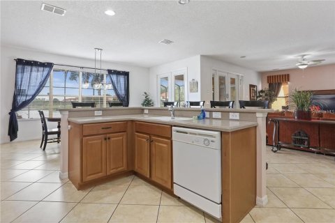 House in Kissimmee, Florida 6 bedrooms, 326.27 sq.m. № 2206590 - photo 5