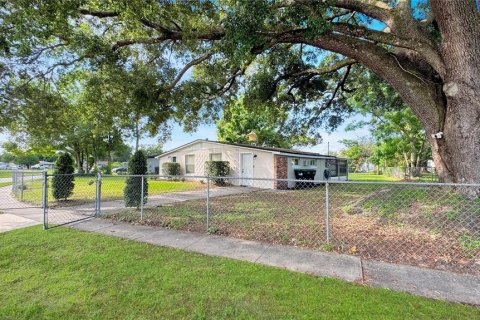 House in Orlando, Florida 3 bedrooms, 119.01 sq.m. № 1797322 - photo 2