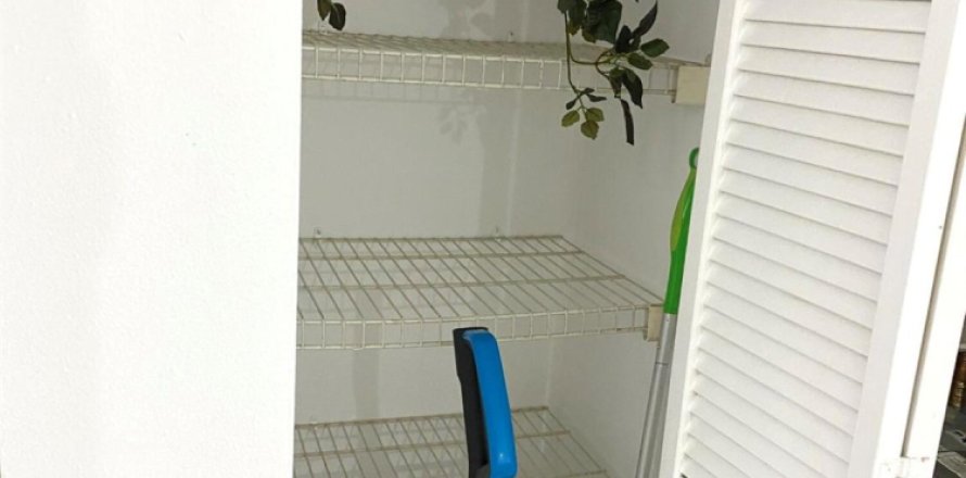 Дом в Веллингтон, Флорида 2 спальни, 93.09м2 № 1120003