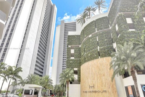 Condo in North Miami Beach, Florida, 2 bedrooms  № 1799121 - photo 22