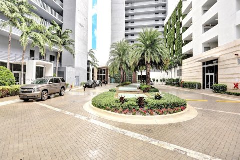 Condo in North Miami Beach, Florida, 2 bedrooms  № 1799121 - photo 23