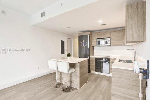Condo in North Miami Beach, Florida, 2 bedrooms  № 1799121 - photo 8