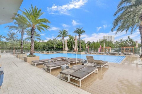 Condo in North Miami Beach, Florida, 2 bedrooms  № 1799121 - photo 19