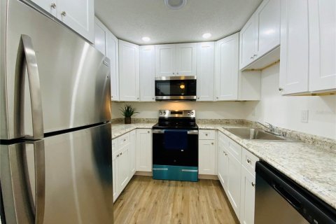 Condo in Tampa, Florida, 1 bedroom  № 2223125 - photo 9