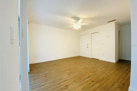 Condo in Tampa, Florida, 1 bedroom  № 2223125 - photo 3