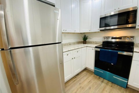 Condo in Tampa, Florida, 1 bedroom  № 2223125 - photo 6