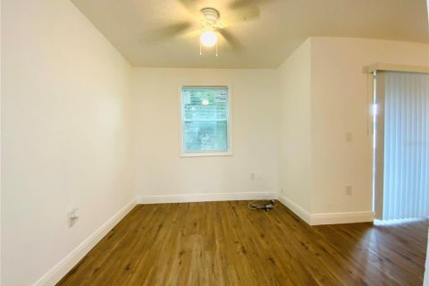 Condo in Tampa, Florida, 1 bedroom  № 2223125 - photo 4