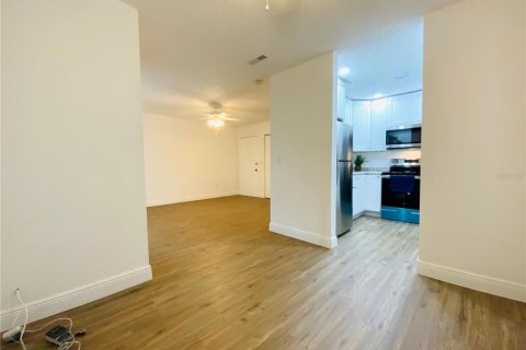 Condo in Tampa, Florida, 1 bedroom  № 2223125 - photo 5
