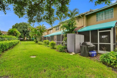 Townhouse in Tamarac, Florida 2 bedrooms, 110 sq.m. № 2395423 - photo 30