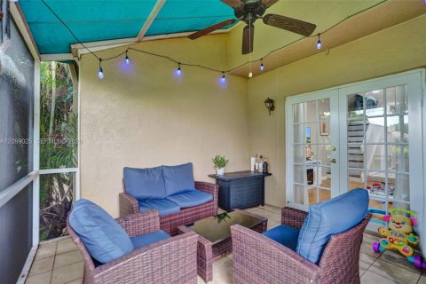 Townhouse in Tamarac, Florida 2 bedrooms, 110 sq.m. № 2395423 - photo 27