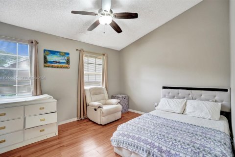 Townhouse in Tamarac, Florida 2 bedrooms, 110 sq.m. № 2395423 - photo 14