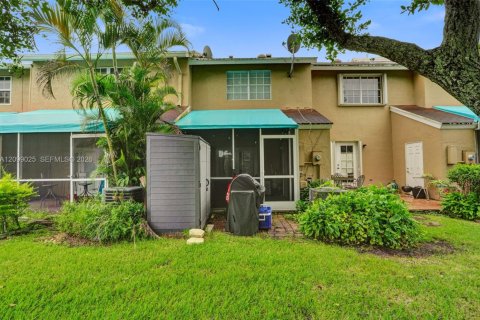 Townhouse in Tamarac, Florida 2 bedrooms, 110 sq.m. № 2395423 - photo 28