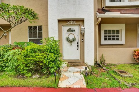 Townhouse in Tamarac, Florida 2 bedrooms, 110 sq.m. № 2395423 - photo 24