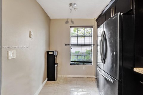 Townhouse in Tamarac, Florida 2 bedrooms, 110 sq.m. № 2395423 - photo 6