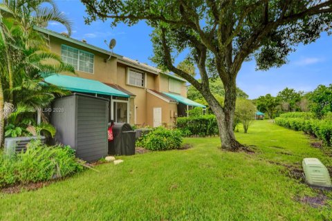 Townhouse in Tamarac, Florida 2 bedrooms, 110 sq.m. № 2395423 - photo 29