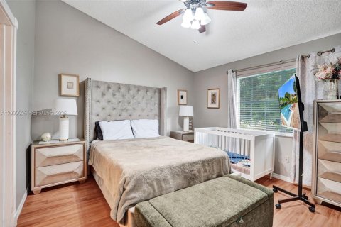 Townhouse in Tamarac, Florida 2 bedrooms, 110 sq.m. № 2395423 - photo 17