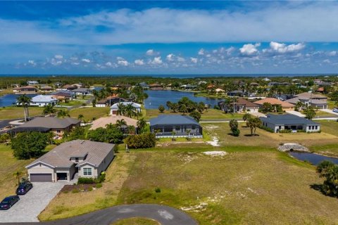 Terreno en venta en Punta Gorda, Florida № 2229358 - foto 2