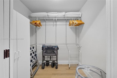 Купить кондоминиум в Лодердейл-бай-те-Си, Флорида 1 спальня, 78.97м2, № 2015082 - фото 24