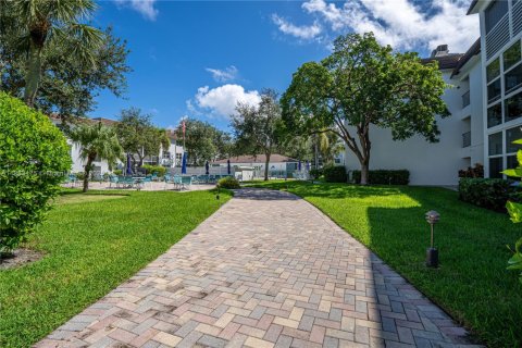 Купить кондоминиум в Лодердейл-бай-те-Си, Флорида 1 спальня, 78.97м2, № 2015082 - фото 29