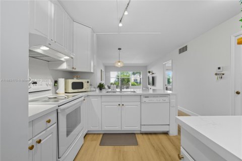 Купить кондоминиум в Лодердейл-бай-те-Си, Флорида 1 спальня, 78.97м2, № 2015082 - фото 13