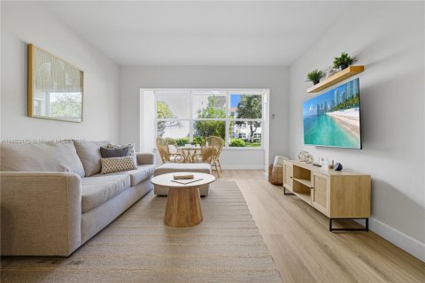 Кондоминиум с 1 спальней в Лодердейл-бай-те-Си, Флорида № 2015082