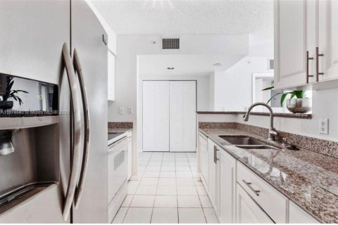 Снять в аренду кондоминиум в Майами, Флорида 1 спальня, 70.61м2, № 1980316 - фото 3