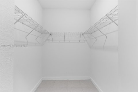 House in Homestead, Florida 3 bedrooms, 160.35 sq.m. № 2081385 - photo 19