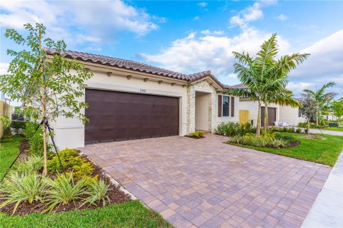 House in Homestead, Florida 3 bedrooms, 160.35 sq.m. № 2081385