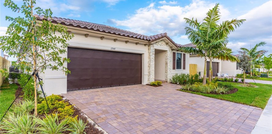 House in Homestead, Florida 3 bedrooms, 160.35 sq.m. № 2081385