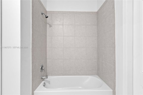House in Homestead, Florida 3 bedrooms, 160.35 sq.m. № 2081385 - photo 30
