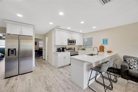 Villa ou maison à louer à Saint Petersburg, Floride: 3 chambres, 111.85 m2 № 1767739 - photo 7