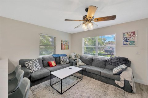 Villa ou maison à louer à Saint Petersburg, Floride: 3 chambres, 111.85 m2 № 1767739 - photo 6