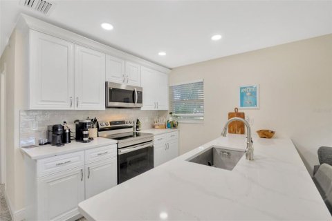 Villa ou maison à louer à Saint Petersburg, Floride: 3 chambres, 111.85 m2 № 1767739 - photo 8