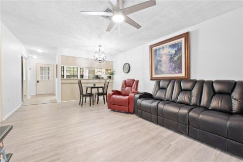 Villa ou maison à vendre à Spring Hill, Floride: 2 chambres, 92.44 m2 № 2213648 - photo 5