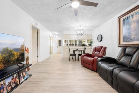 Villa ou maison à vendre à Spring Hill, Floride: 2 chambres, 92.44 m2 № 2213648 - photo 6
