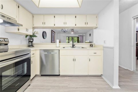 Villa ou maison à vendre à Spring Hill, Floride: 2 chambres, 92.44 m2 № 2213648 - photo 16