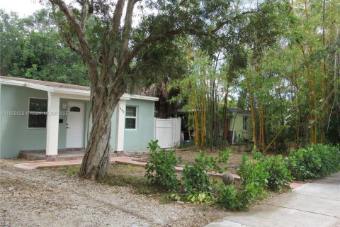Villa ou maison à louer à Fort Lauderdale, Floride: 3 chambres № 1947262 - photo 2